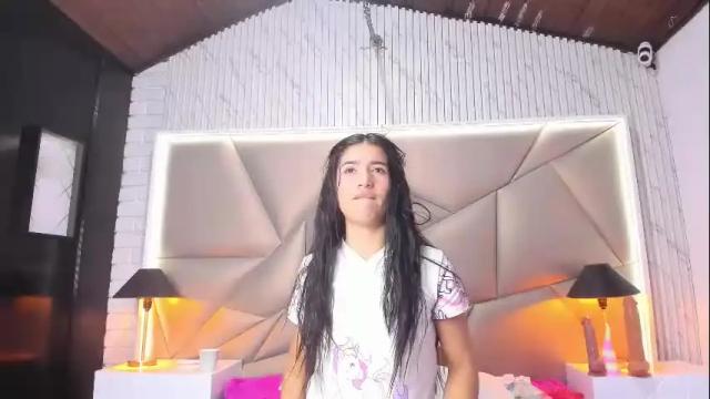 Image 6 of chlooe_zoe Stream on Chaturbate on 13 days ago
