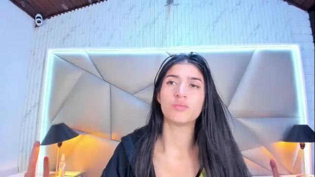 Image 3 of chlooe_zoe Stream on Chaturbate on 9 days ago