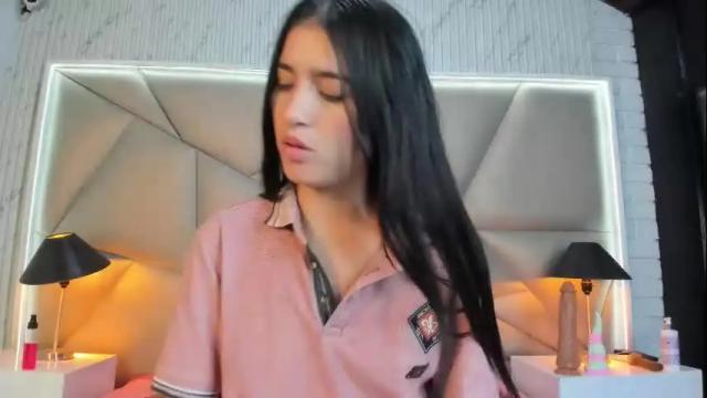 Image 3 of chlooe_zoe Stream on Chaturbate on 1 month ago
