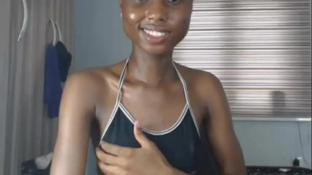 Image 3 of choco_petitqueen Stream on Chaturbate on 23 days ago