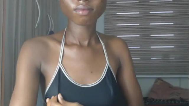 Image 2 of choco_petitqueen Stream on Chaturbate on 19 days ago