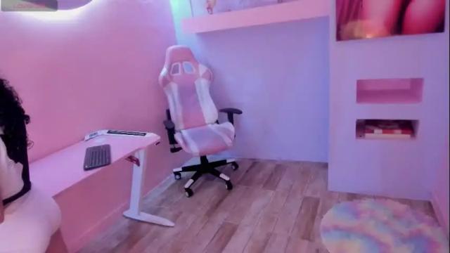 Image 12 of christiedoutzen Stream on Chaturbate on 2 days ago