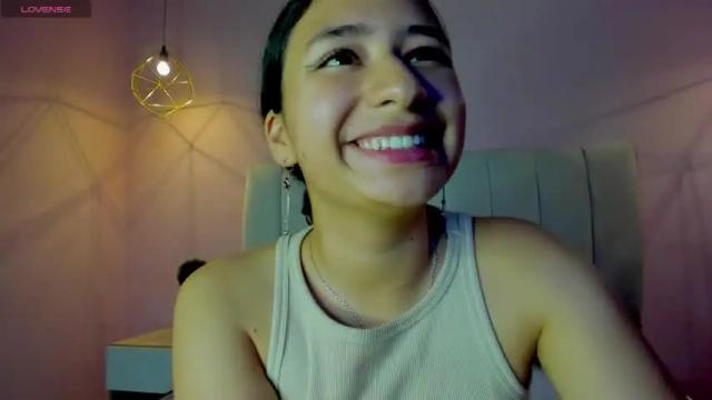 Image 3 of christiine_ Stream on Chaturbate on 14 months ago