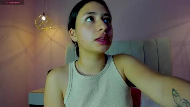Image 4 of christiine_ Stream on Chaturbate on 14 months ago