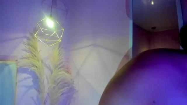 Image 10 of christiine_ Stream on Chaturbate on 14 months ago
