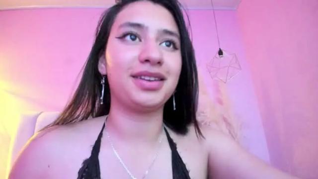 Image 10 of christiine_ Stream on Chaturbate on 14 months ago