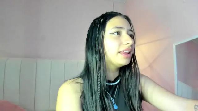 Image 4 of christiine_ Stream on Chaturbate on 14 months ago