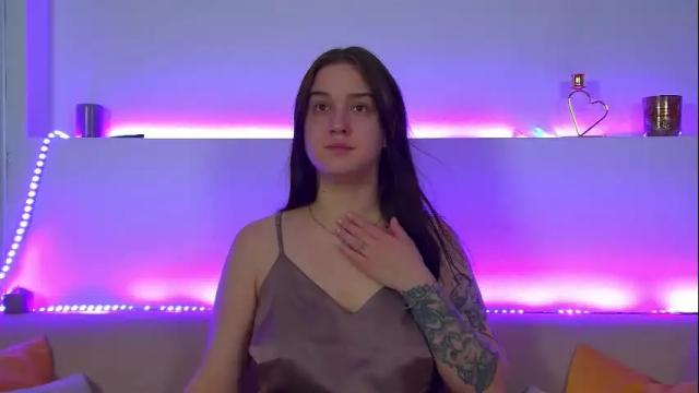 Image 3 of christinamilton Stream on Chaturbate on 16 days ago