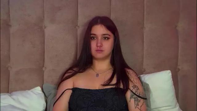 Image 3 of christinamilton Stream on Chaturbate on 2 months ago