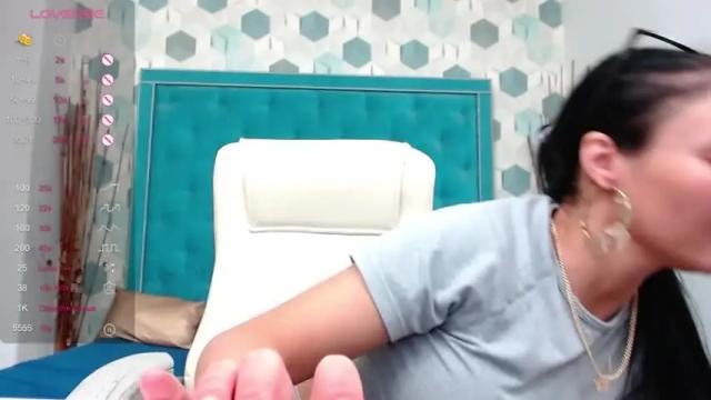 Image 3 of christinedavies Stream on Chaturbate on 13 months ago
