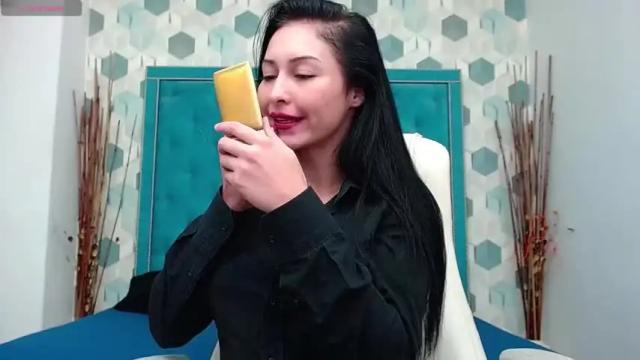Image 4 of christinedavies Stream on Chaturbate on 13 months ago