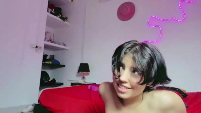 Image 3 of christinefoxy Stream on Chaturbate on 20 months ago