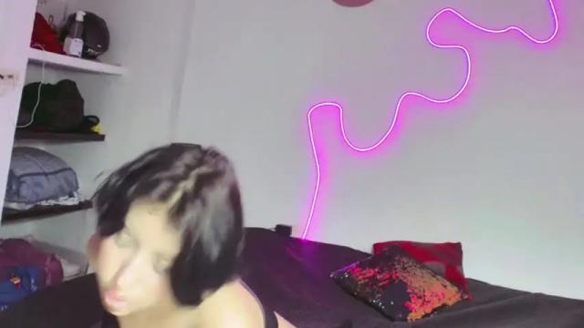 Image 4 of christinefoxy Stream on Chaturbate on 19 months ago