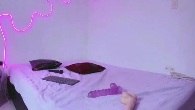 Image 11 of christinefoxy Stream on Chaturbate on 19 months ago