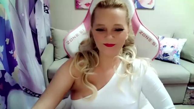 Image 7 of christirose Stream on Chaturbate on 19 months ago