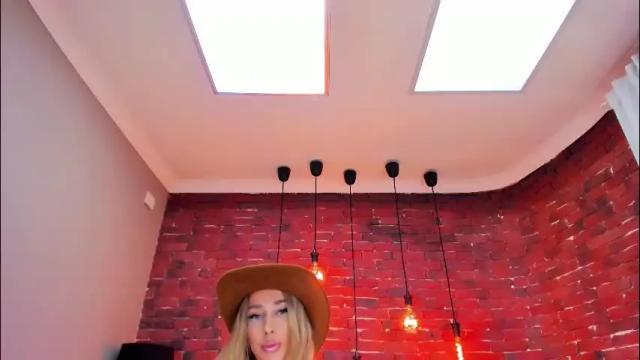 Image 4 of christyna_ross Stream on Chaturbate on 1 month ago