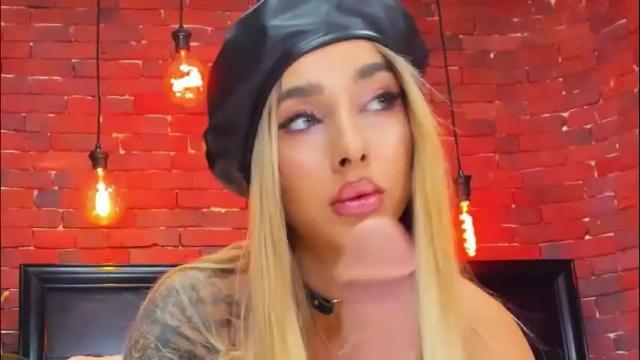 Image 2 of christyna_ross Stream on Chaturbate on 1 month ago