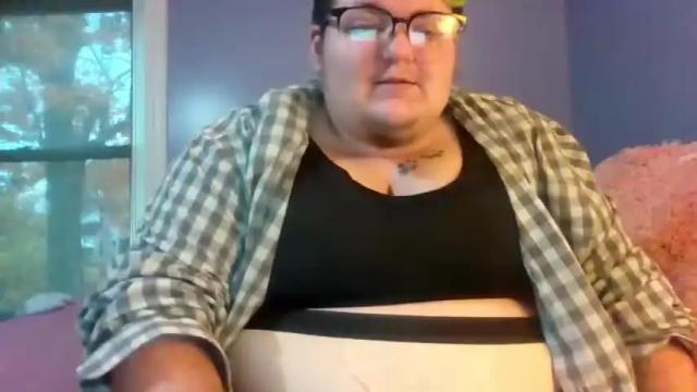 Image 3 of chubbiehonie Stream on Chaturbate on 19 months ago