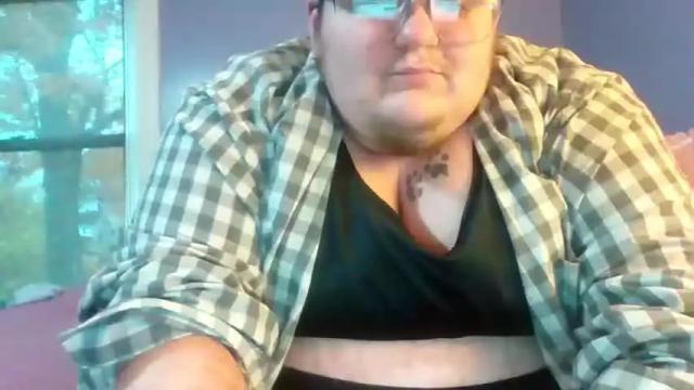Image 4 of chubbiehonie Stream on Chaturbate on 19 months ago
