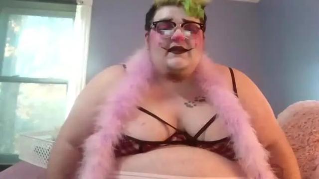 Image 2 of chubbiehonie Stream on Chaturbate on 19 months ago