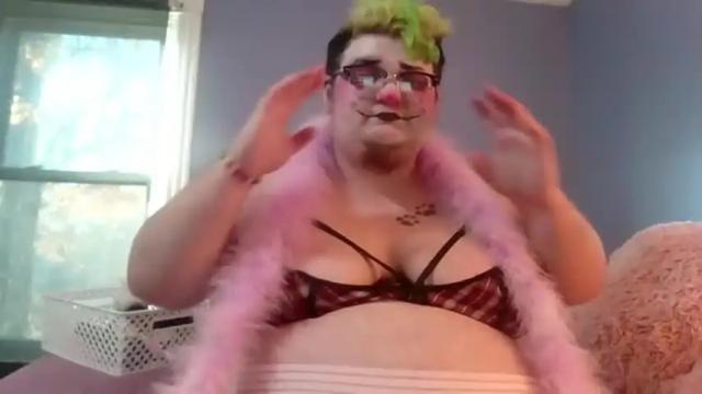 Image 3 of chubbiehonie Stream on Chaturbate on 19 months ago
