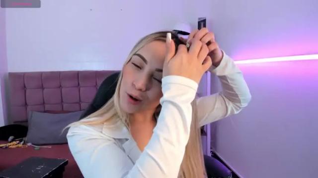 Image 3 of ciindy_love_ Stream on Chaturbate on 16 months ago