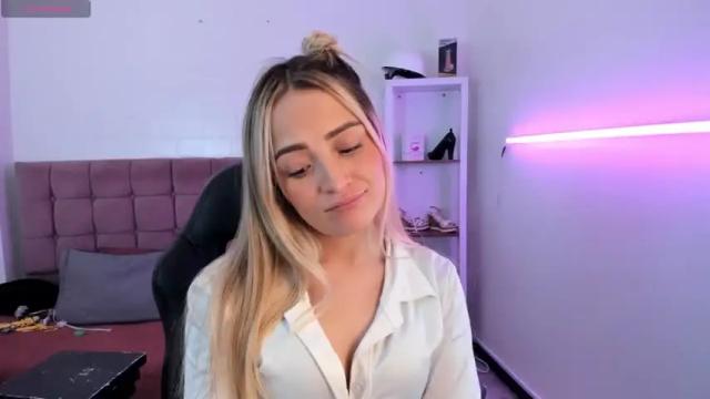 Image 4 of ciindy_love_ Stream on Chaturbate on 16 months ago