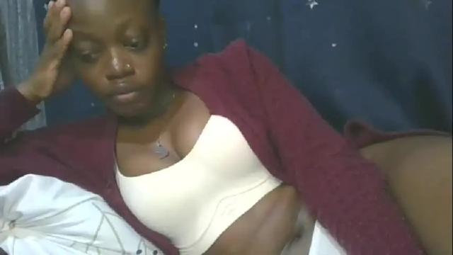 Image 4 of cilia_petite Stream on Chaturbate on 13 days ago