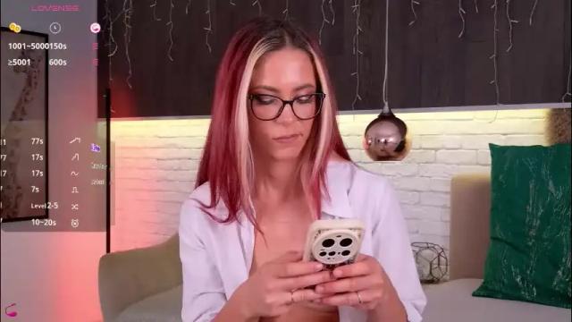 Image 4 of cindefucknrella Stream on Chaturbate on 1 month ago