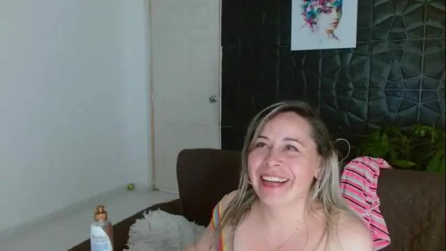 Image 4 of cinthia1609 Stream on Chaturbate on 1 month ago
