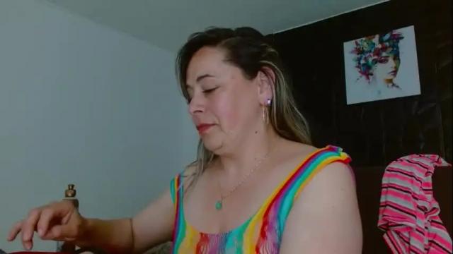 Image 6 of cinthia1609 Stream on Chaturbate on 1 month ago