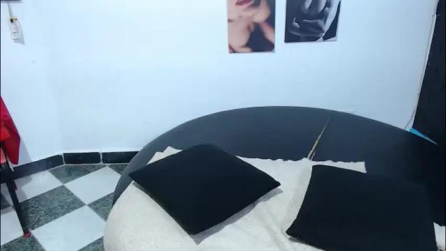 Image 2 of cinthya_dan Stream on Chaturbate on 1 month ago