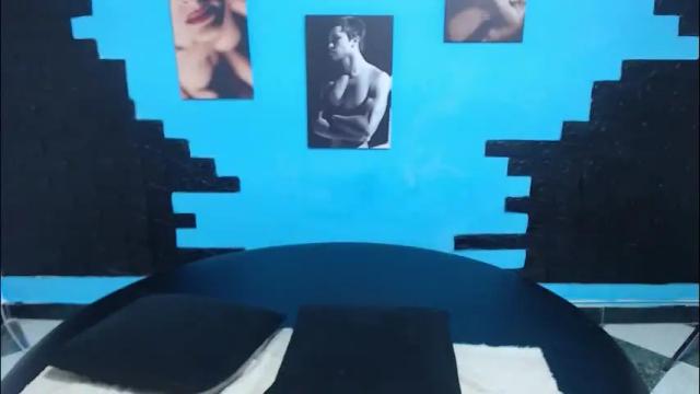 Image 2 of cinthya_dan Stream on Chaturbate on 1 month ago