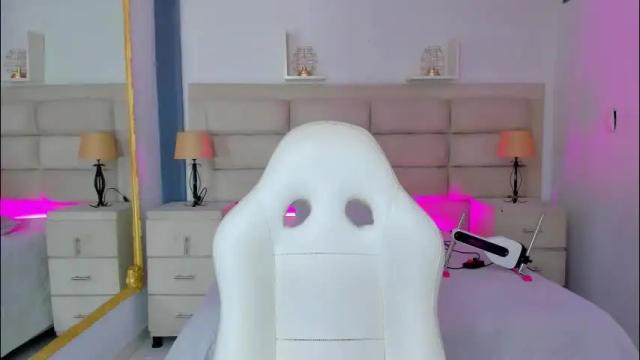 Image 4 of cintiacolins Stream on Chaturbate on 1 month ago