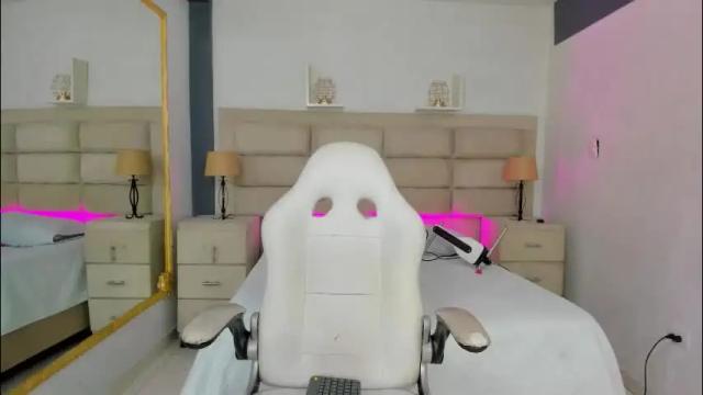 Image 6 of cintiacolins Stream on Chaturbate on 1 month ago