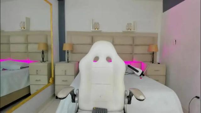 Image 7 of cintiacolins Stream on Chaturbate on 1 month ago