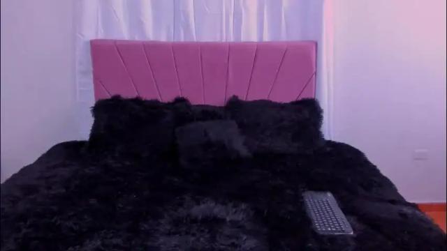 Image 3 of cintiacolins Stream on Chaturbate on 1 month ago