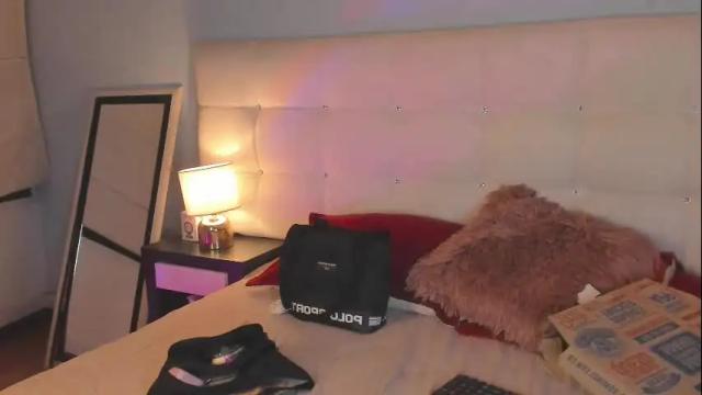Image 3 of cintya_kors Stream on Chaturbate on 1 month ago
