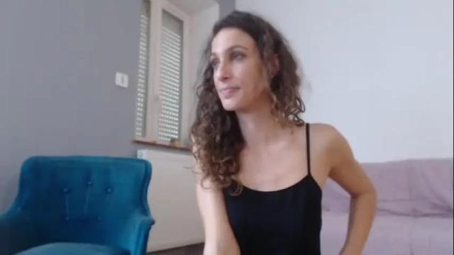 Image 4 of claireparis Stream on Chaturbate on 23 months ago