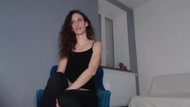 Image 4 of claireparis Stream on Chaturbate on 21 months ago