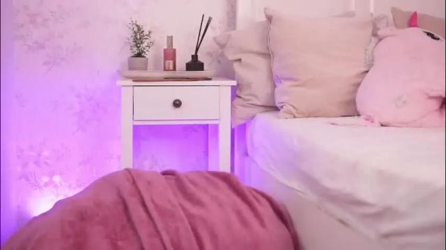 Image 8 of clarahazell Stream on Chaturbate on 2 months ago