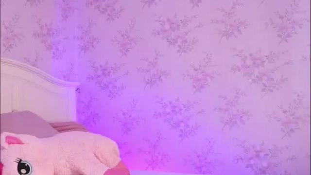 Image 4 of clarahazell Stream on Chaturbate on 3 days ago
