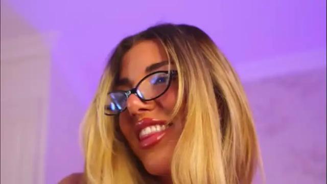 Image 8 of clarahazell Stream on Chaturbate on 3 days ago