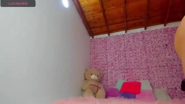 Image 7 of clarahills Stream on Chaturbate on 18 months ago
