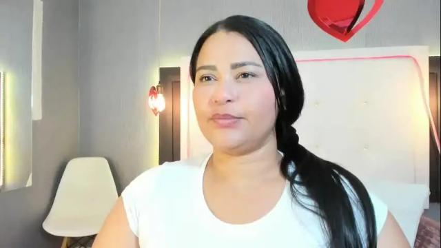 Image 4 of clarigil Stream on Chaturbate on 1 month ago