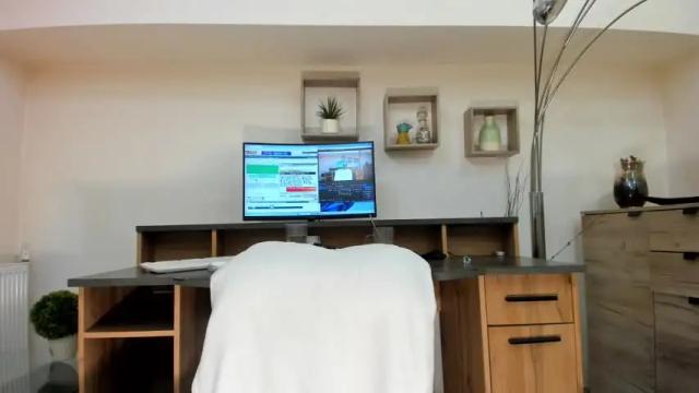 Image 4 of classy_medeeea Stream on Chaturbate on 1 month ago