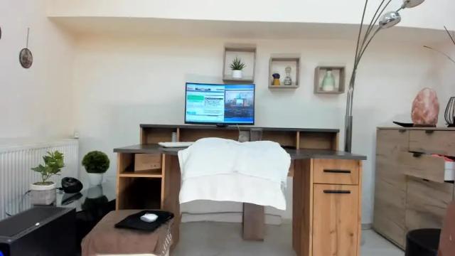 Image 3 of classy_medeeea Stream on Chaturbate on 15 days ago