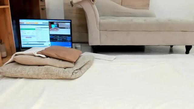 Image 7 of classy_medeeea Stream on Chaturbate on 1 month ago