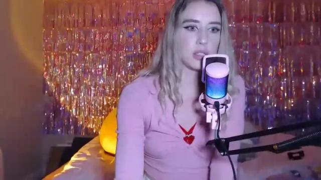 Image 10 of clemetinescuties Stream on Chaturbate on 14 months ago
