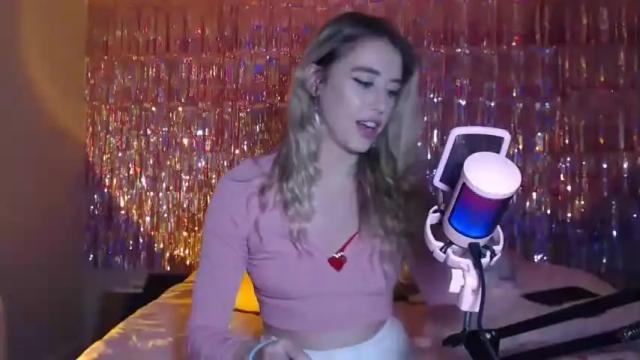 Image 2 of clemetinescuties Stream on Chaturbate on 14 months ago